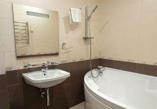 Гостиница Absolut Калуга Cемейный номер с собственной ванной комнатой-4