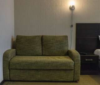 Гостиница Absolut Калуга Номер комфорт улучшенный с 1 двуспальной кроватью-2