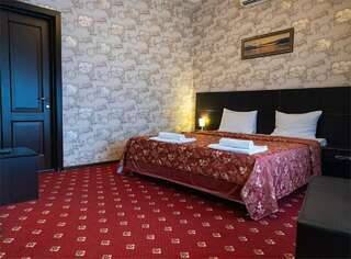 Гостиница Absolut Калуга Cемейный номер с собственной ванной комнатой-1