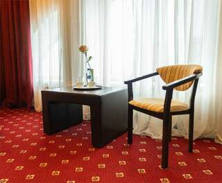 Гостиница Absolut Калуга Cемейный номер с собственной ванной комнатой-2